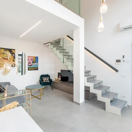 Urban Garden Lofts By Blue Velvet Livings 아파트