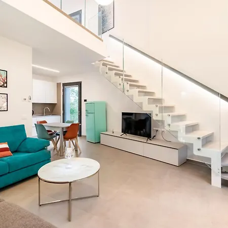 Urban Garden Lofts By Blue Velvet Livings 아파트 *